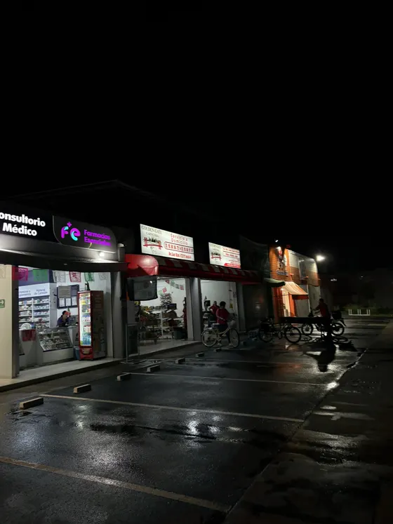 Foto 2 de la jornada: la compra de los insumos.