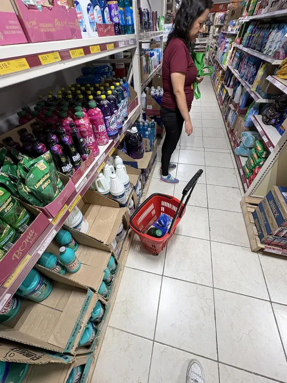 Foto 9 de la jornada: la compra de los insumos.