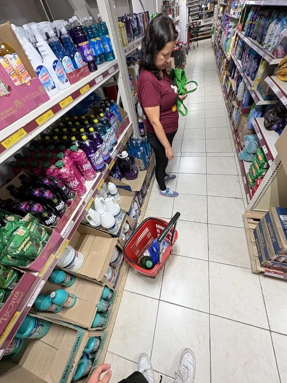 Foto 10 de la jornada: la compra de los insumos.