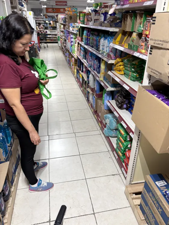 Foto 11 de la jornada: la compra de los insumos.